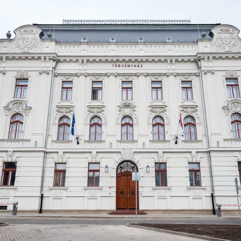 Bejárati ajtó, Egri Törvényház, Eger