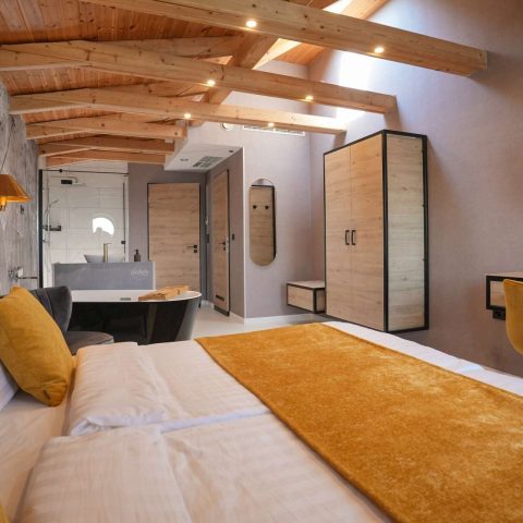 ChaChaCha House, Egerszalók