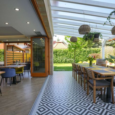 ChaChaCha House, Egerszalók